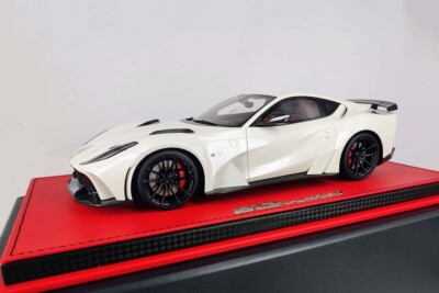 Peako Novitec 812 N-Largo Blanc Métallisé 1/18 Avec Vitrine Modèle 83700
