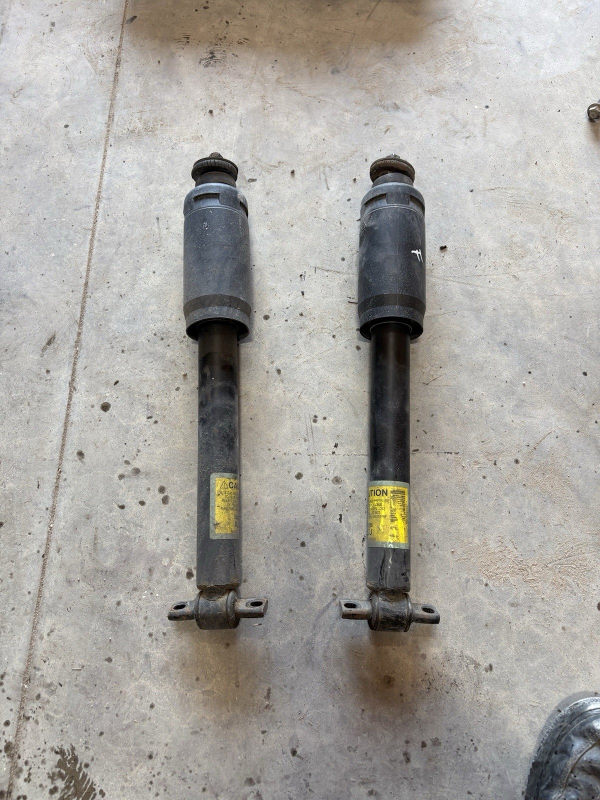 05-13 CHEVROLET CORVETTE C6 FRONT LEFT RIGHT SHOCK STRUT ABSORBER SET OEM