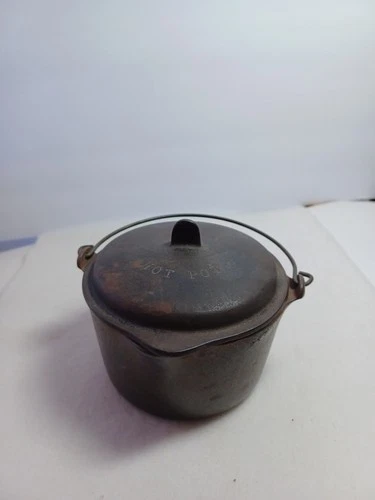 Salesman Sample Or Toy 3"x4" Cast Iron . Wagner Ware Sidney -0- 1368