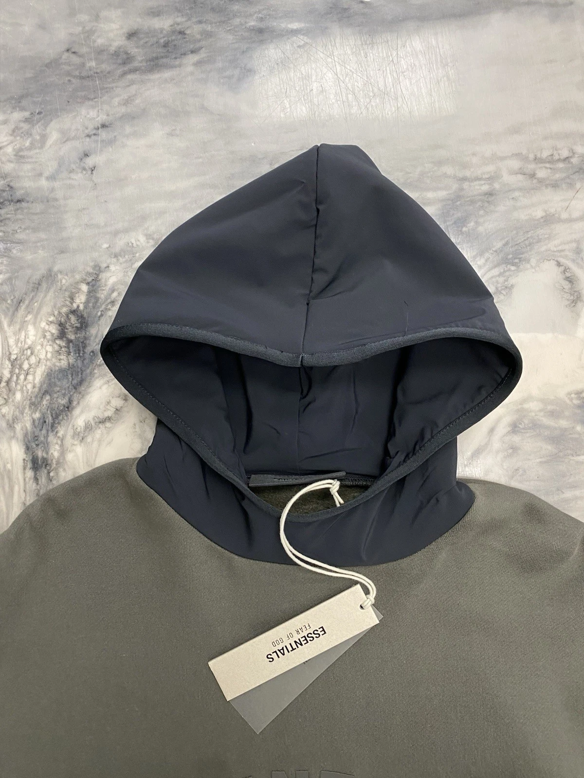 Felpa con cappuccio Fear Of God Essentials ink jet nylon nero XS autentica stato nebbia