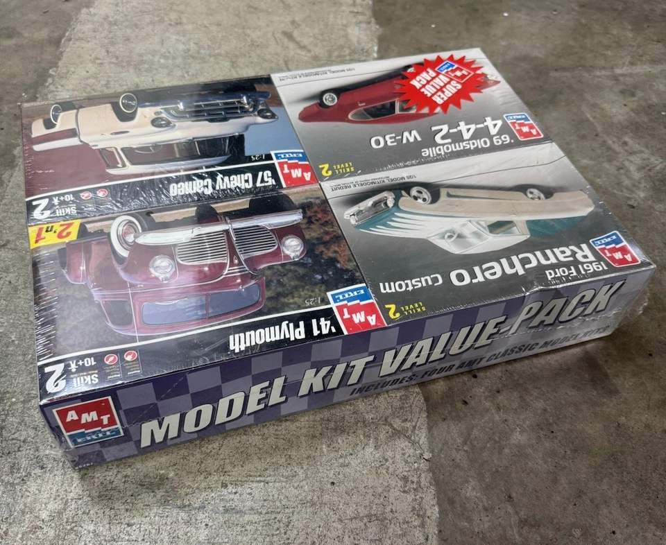 KIT MODELO AMT ERTL VALUE-PACK 61 RANCHERO/41 PLYMOUTH/57 CAMAFEO/69 OLDS 442 NUEVO Foto 3 de 4