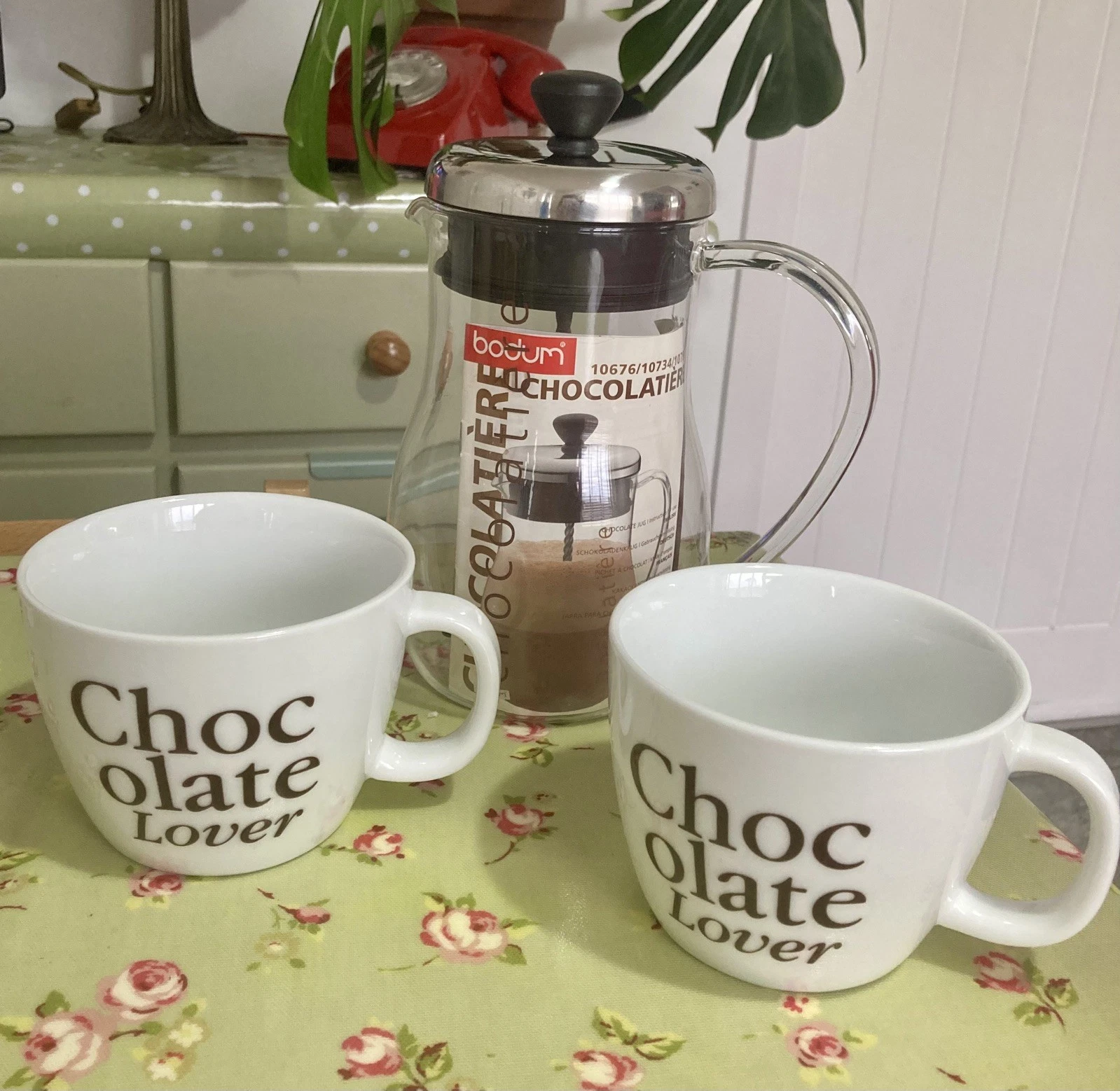 BODUM ~ Chocolatiere Glass Hot Chocolate Jug Mixer 1L & 2 Jumbo Mugs~ Rare BNWOB