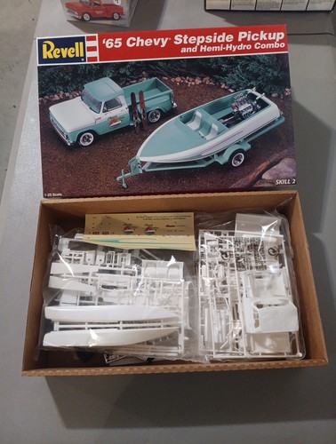 Revell '65 Chevy Stepside Pickup and Hemi-hydro Combo 1 25th Scale