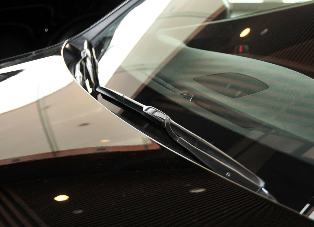 Genuine Set Front Windshield Wiper Blades For 20072011 Lexus GS350