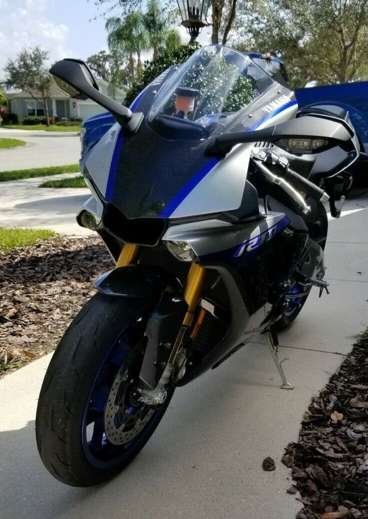 2018 Yamaha YZF-R  2018 Yamaha R1M Mint Condition!