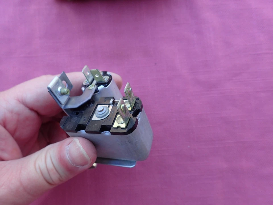 Pontiac P/8 1969, 1970-71 Firebird faro relé de advertencia, ¡nuevo en stock! 9794992 Foto 3 de 4