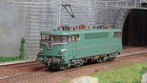 Locomotive électrique Ree Modeles MB141.S – BB 16015 – époque III – HO (1:87) – Flèche D'Or