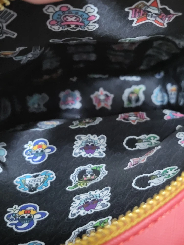 Bandolera convertible Loungefly de una pieza con bolsa para monedas Foto 4 de 4