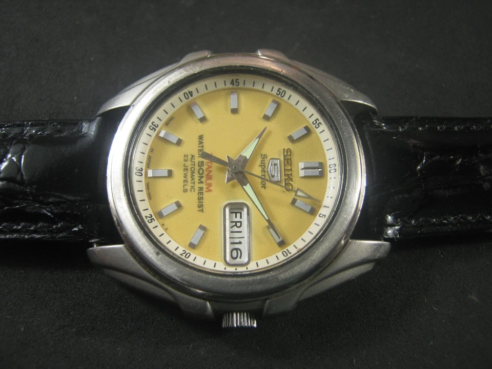 SEIKO 5 SUPERIOR ROJO TITANIO 7S36-0140 esfera reparada brilla en la oscuridad raro estado A1 Foto 4 de 4