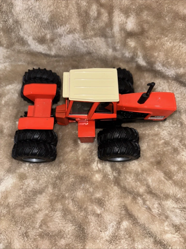 Scale 7580 Allis Chalmers Diecast Replica Tractor New Condition 7”x4” 1/32 - Image 2 of 4
