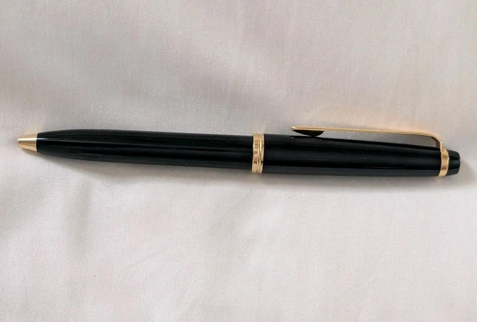 Bolígrafo vintage Rotring renacentista con adornos dorados Foto 4 de 4