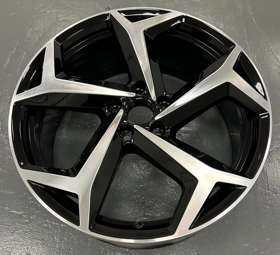 Volkswagen Passat 2020 2021 2022 OEM 19" Wheel 70070 96522 561601025ABFZZ - Image 2 of 4