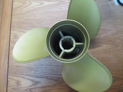 0415-133-17-2 Nissan 60-140 yamah F100 Solas Propeller 13 1/4X17R-O(GOLD color)