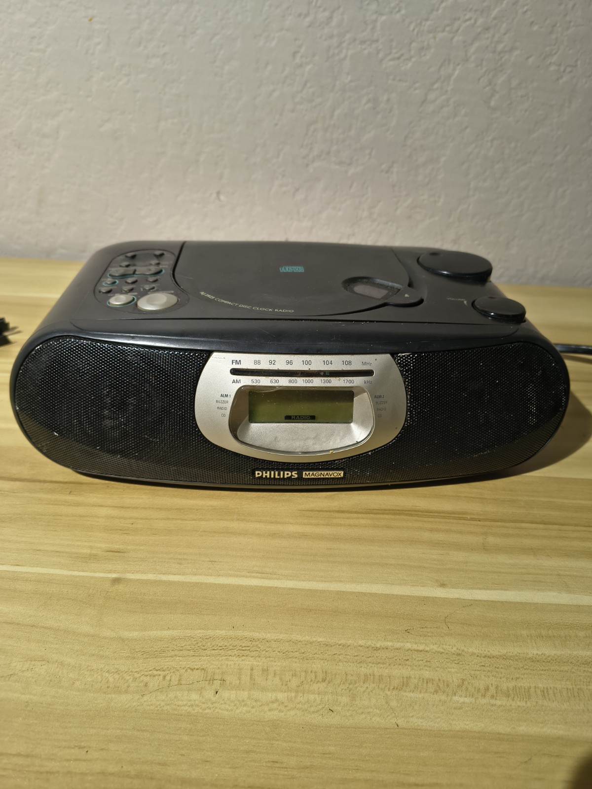 Philips Magnavox AJ 3925/17 Compact Disc Clock Radio With CD & Alarm Black