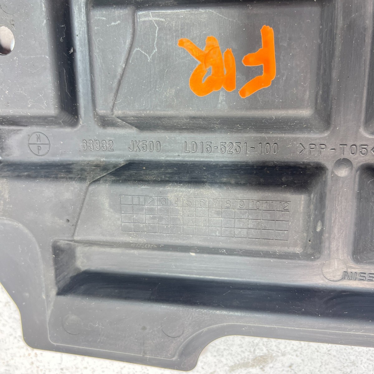 ⓥ1 (¥43,253/g) Infiniti Nissan OEM 09-13 G37 Fender-splash Guard Right 63832JK500