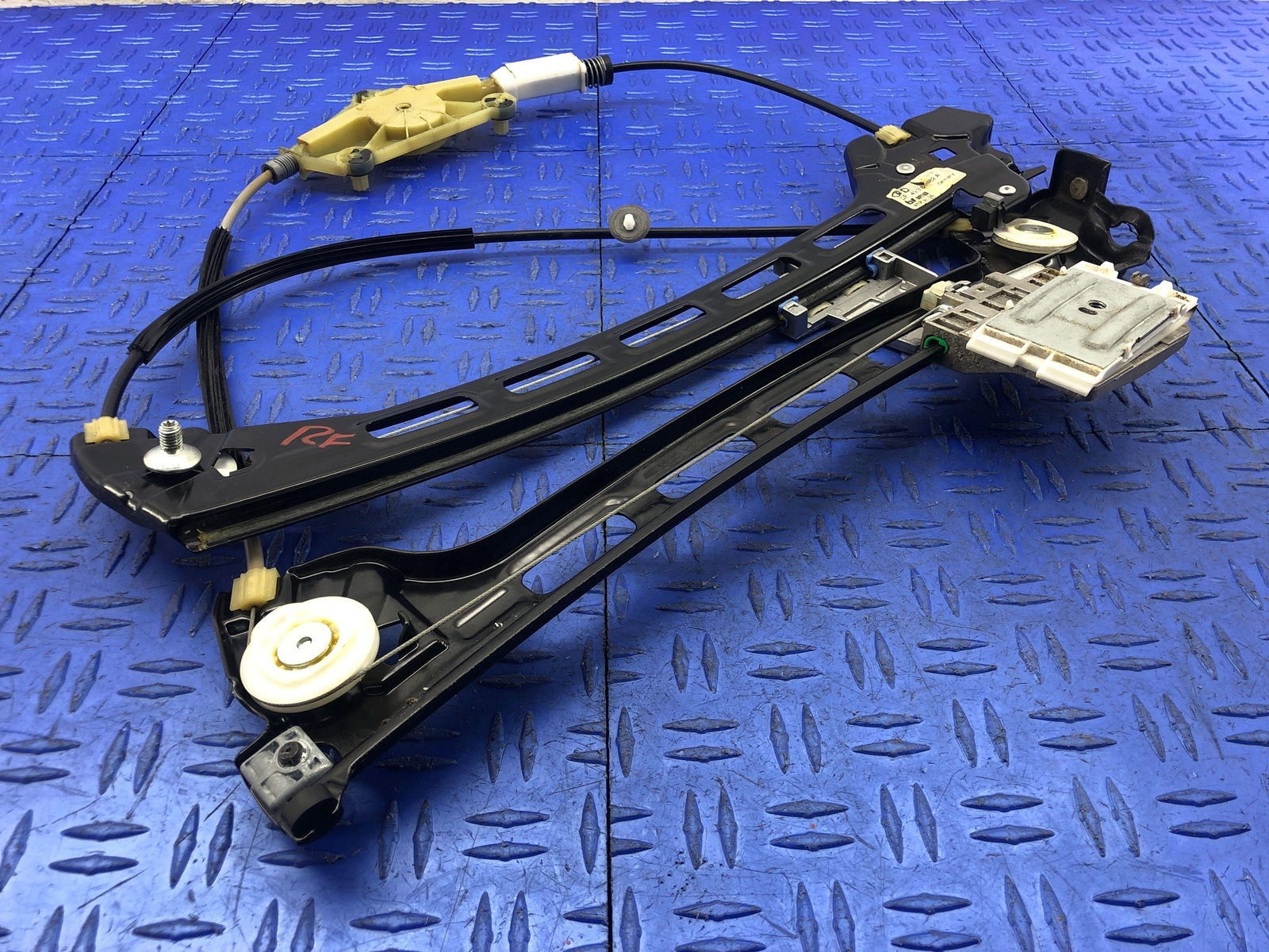 2011-2015 AUDI R8 CONVERTIBLE FRONT RIGHT WINDOW GLASS REGULATOR 420837462A OEM