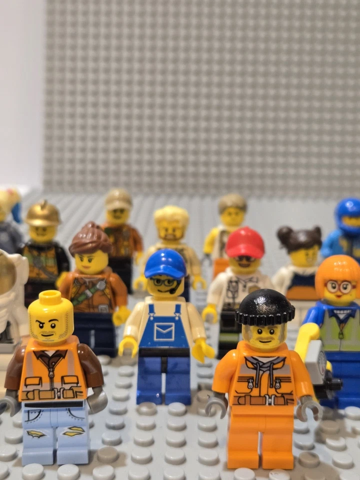 LEGO CITY MINIFIGURES LOT OF 40 - Police Fireman Construction Guys Girls Jungle - Image 3 of 4