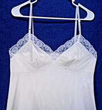 Vintage Off-White Nylon Full Slip A-line Rose Floral Lace 36" Bust