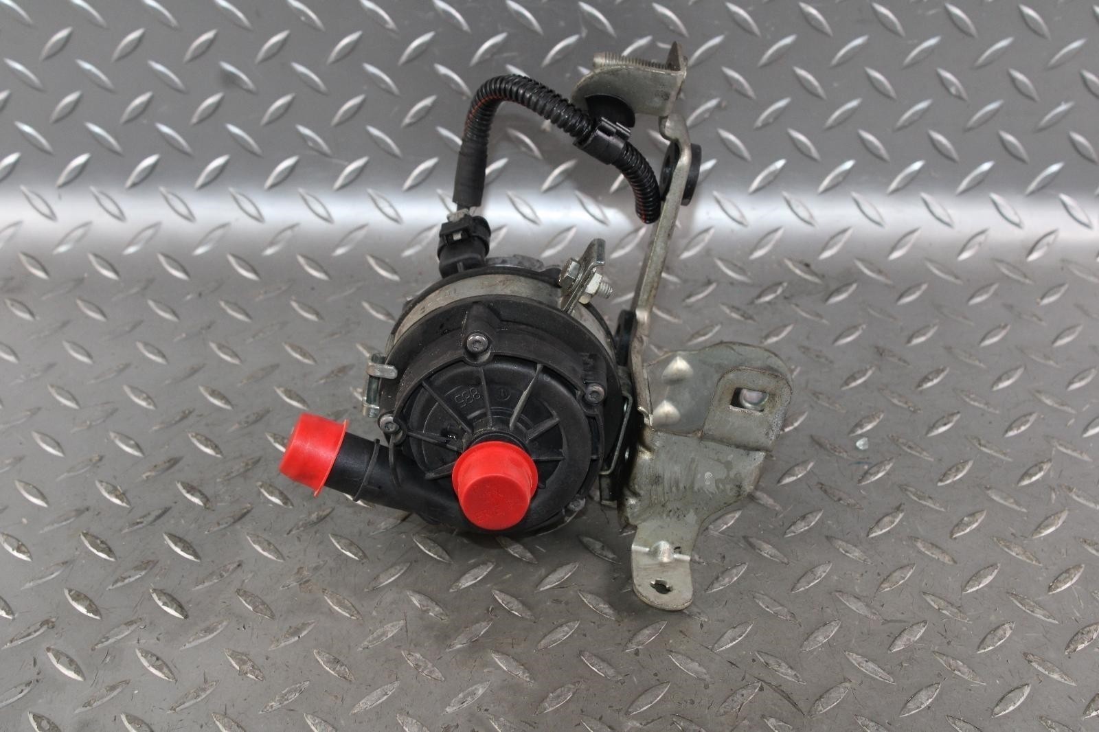 Maserati Ghibli 2017-2021 Auxiliary water pump