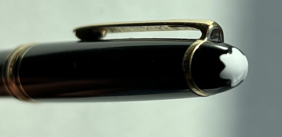 Bolígrafo MONTBLANC Meisterstuck Classique recubierto de oro Foto 3 de 4