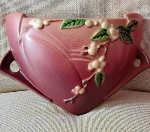 VINTAGE ROSEVILLE POTTERY SNOWBERRY WALL POCKET #1WP-8