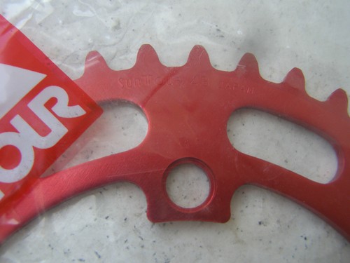 PLATO PIÑÓN SUNTOUR AÑOS 80 43 NOS ROJO BMX CARRERAS CRUCERO ESTILO LIBRE VINTAGE - Imagen 3 de 4