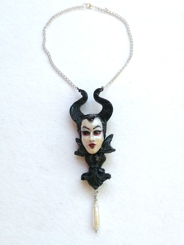 Malefica Maleficent Corna Nere Gioiello Pendente Amuleto Donna Ciondolo Collana - Picture 9 of 24