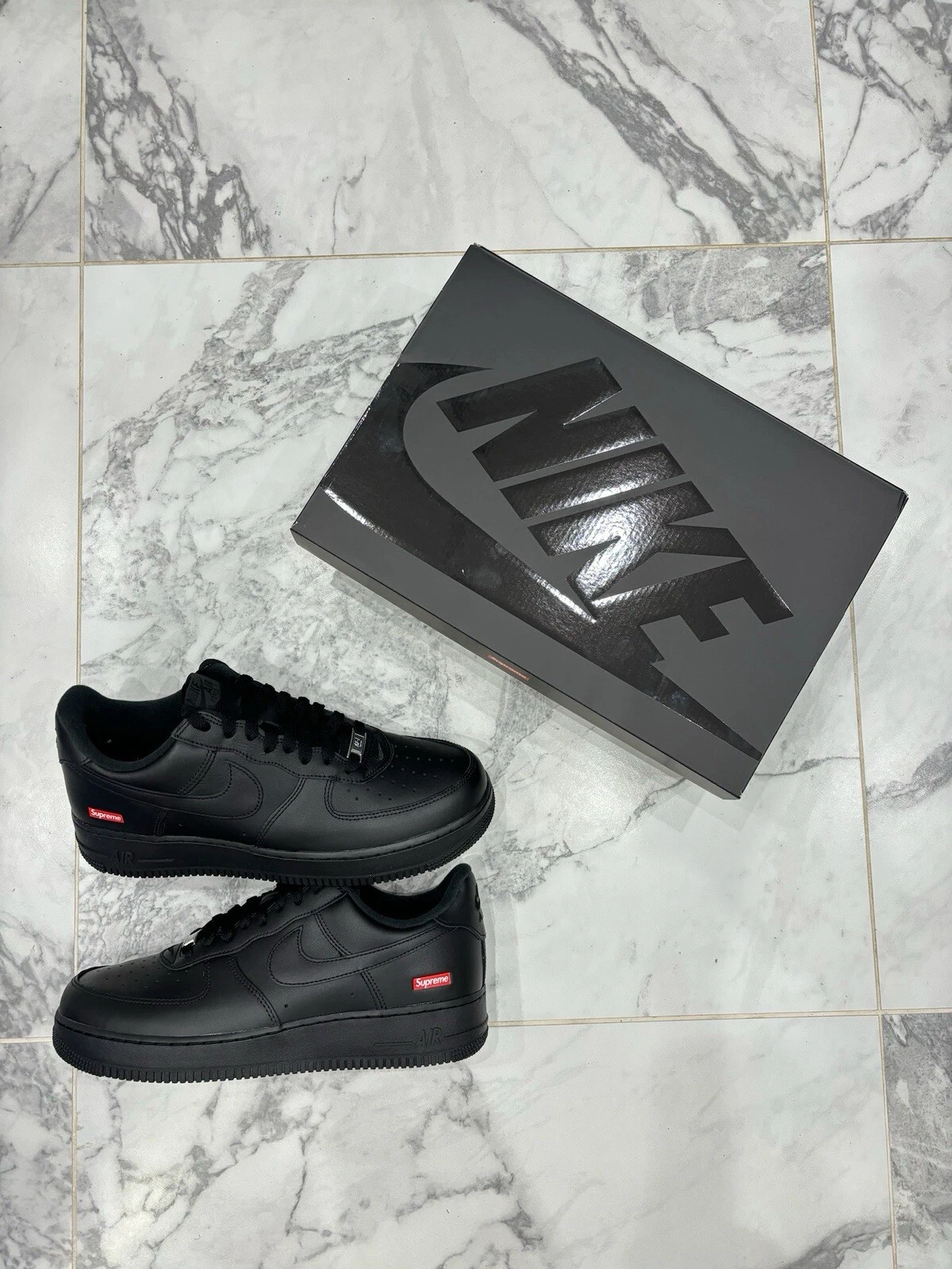 Nike Supreme Air Force 1 Low Noir   UK 7   EU 41