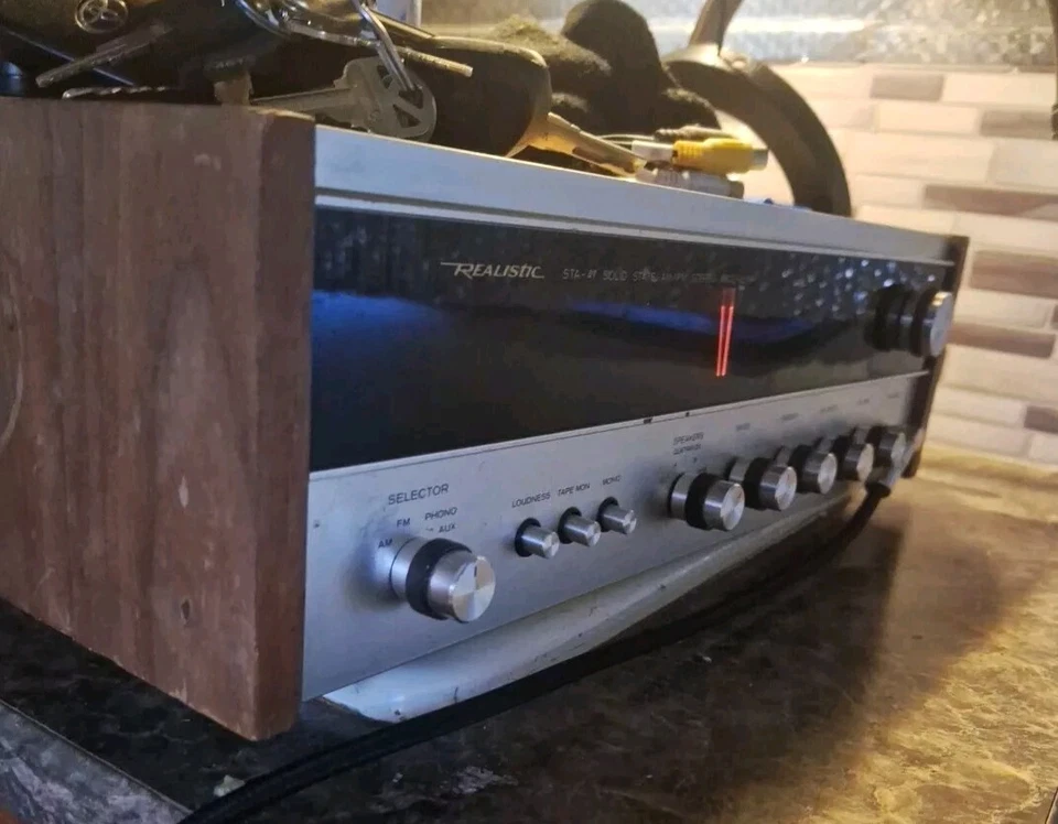 RECEPTOR ESTÉREO AM/FM ESTADO SÓLIDO REALISTA STA-47 PROBADO FUNCIONA PERO NECESITA TRABAJO Foto 2 de 4