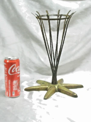 🇫🇷 ANCIEN SUPPORT VASE OEUF AUTRUCHE FER FORGE PIED ETOILE BRONZE - Photo 1/4