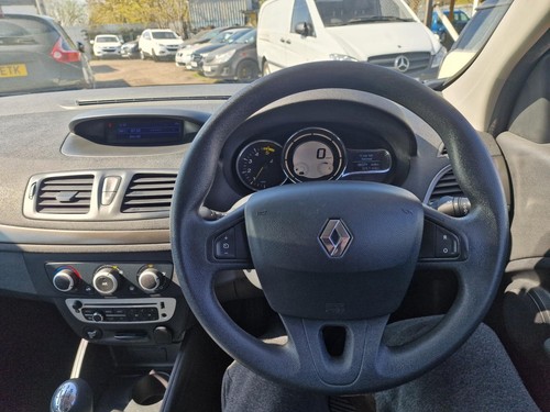 RENAULT MEGANE 1.5 dCi Expression+ 5dr FULL SERVICE HISTORY 2 KEYS 1 OWNER - Picture 4 of 17