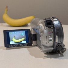 Canon DC100 Mini DVD Camcorder handheld Y2K Silver model 2.7" LCD, DVD-R/RW 8cm