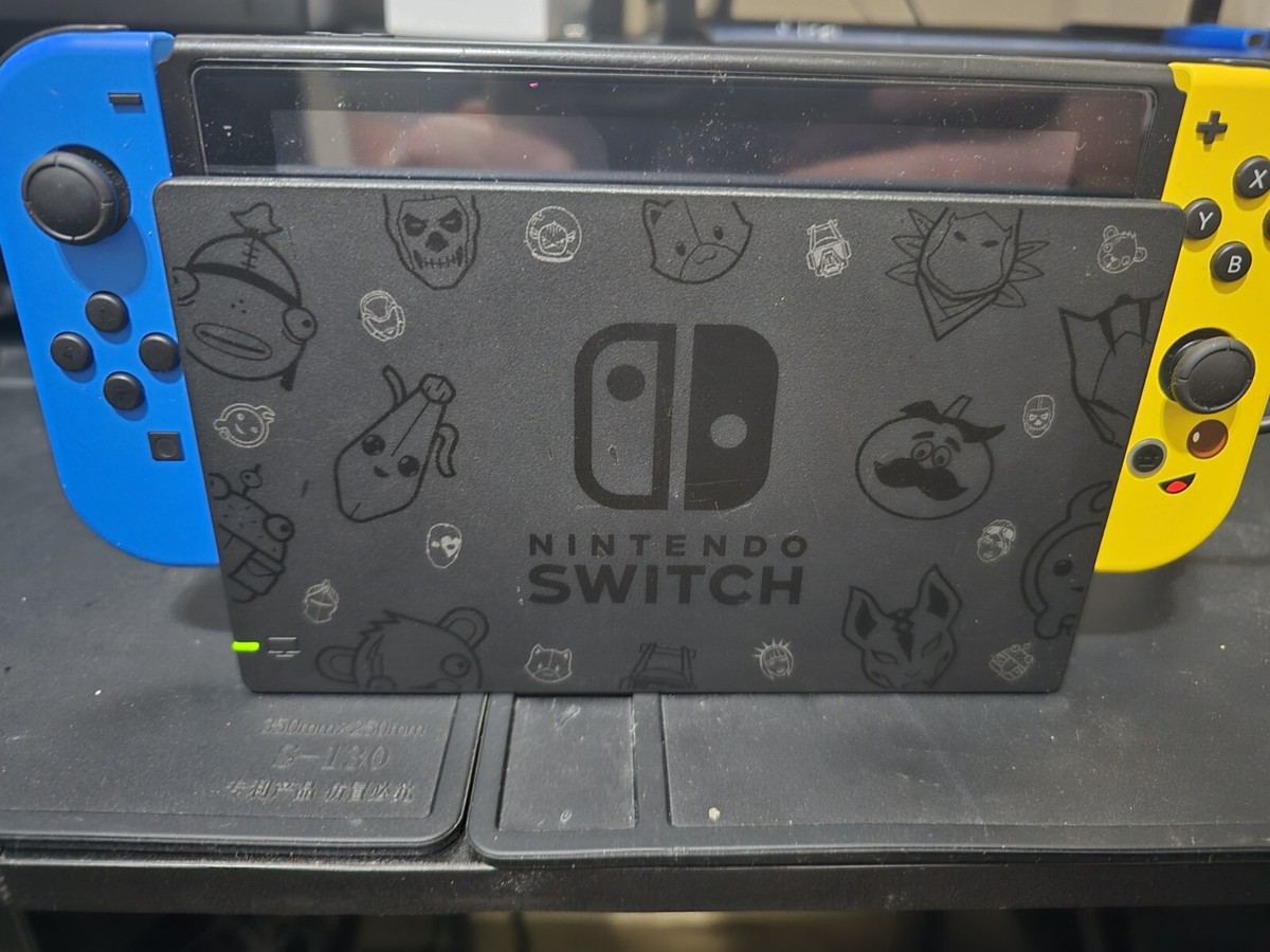 Nintendo Switch Fortnite Wildcat Console Bundle - NO CODE Nintendo Switch Fortnite Wildcat Console Bundle - NO CODE