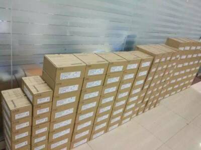 1PCS 1PC YASKAWA SERVO DRIVE SGD7S-R90A20A SGD7SR90A20A NEW