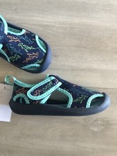 oshkosh water sandals size 9, NWT