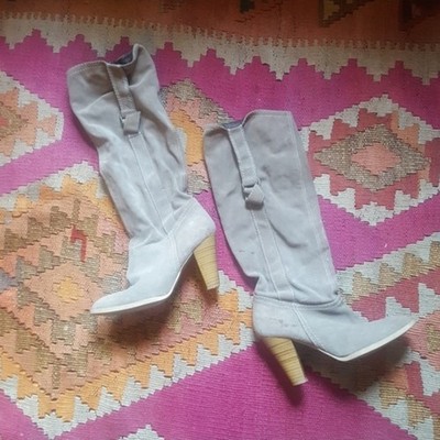 Women's European Crafted Gray Suede Heeled Boots Size 7