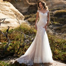 Elegant Lace Appliques Mermaid Wedding Dresses Button Backless Bride Gowns