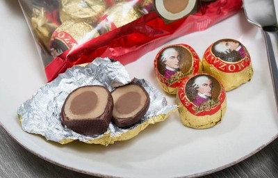 2 pcs MozartKugeln MOZART BALLS MARZIPAN PRALINE CREME Austrian CANDIES