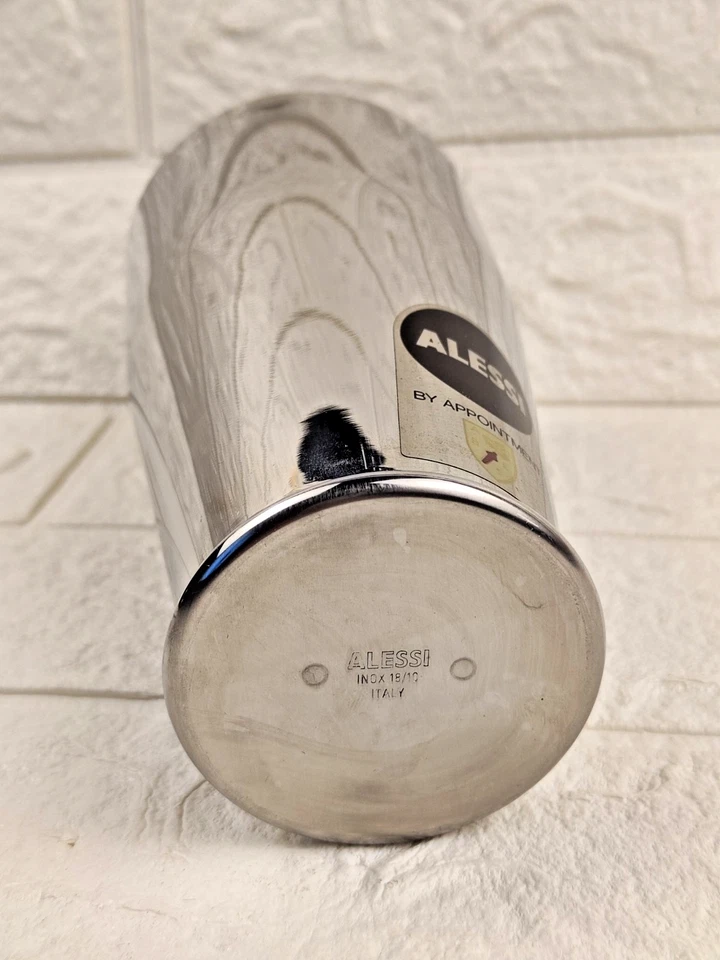 Coctelera metálica Alessi Boston de Ettore Sottsass diseño metálico h17 cm Foto 3 de 4