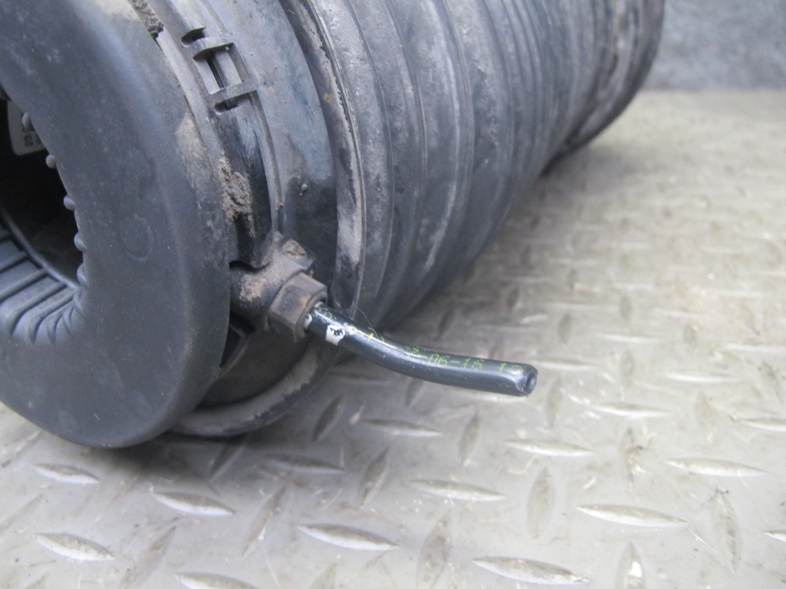 2017-2020 MASERATI LEVANTE M161 REAR LEFT SIDE AIR RIDE SUSPENSION SPRING