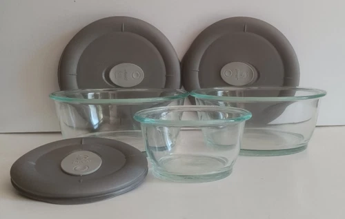 Pyrex Lipped Glass Clear Bowl 8200