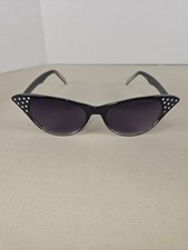 CLASSIC CAT EYE SUNGLASSES W/ RHINESTONE EMBELLISHED CORNERS