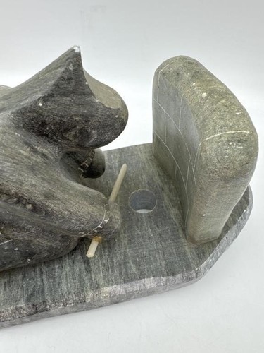 Large Soapstone Carving Of An Inuit 8x4 Inches Artist Signed Very Heavy - Picture 4 of 5