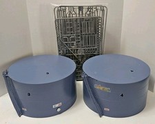Walthers HO Wide Oil Storage Tanks and 933-31...