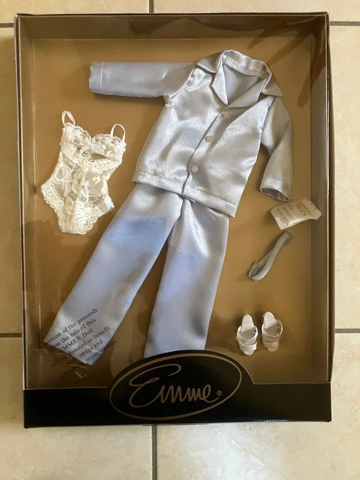 Tonner doll - magnifique poupée Tonner Emme + 5 sets habits - comme neuf - 2002 - Photo 3/4