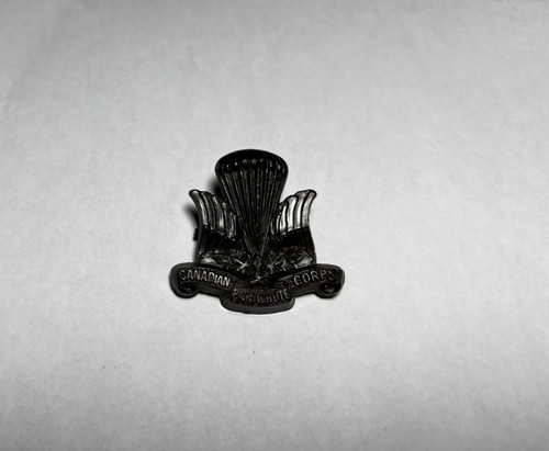 VINTAGE WW2 CANADIAN PARACHUTE CORPS BROWN BAKELITE PLASTIC BADGE