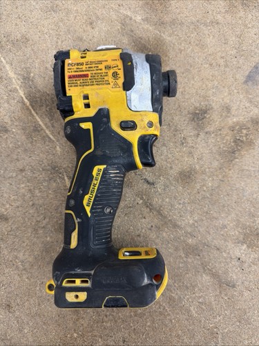 #067- DeWalt DCF850 1/4" Impact Driver - For parts or repair ONLY!