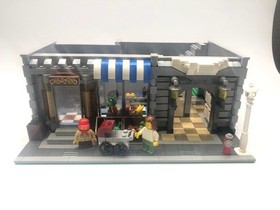 LEGO 10185 Modular Building Green Grocer Set Complete with Instructions