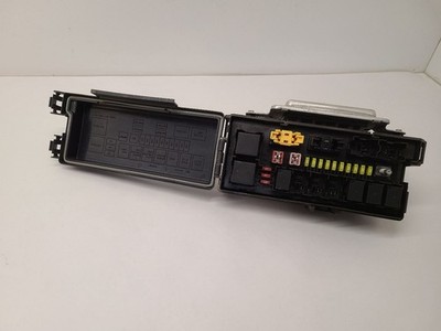 2009-2010 JEEP COMMANDER Power Supply Includes Fuse Box 4692214AA