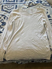 NWT Liz Claiborne Active Womens White Round Neck Long Sleeve Pullover Shirt L